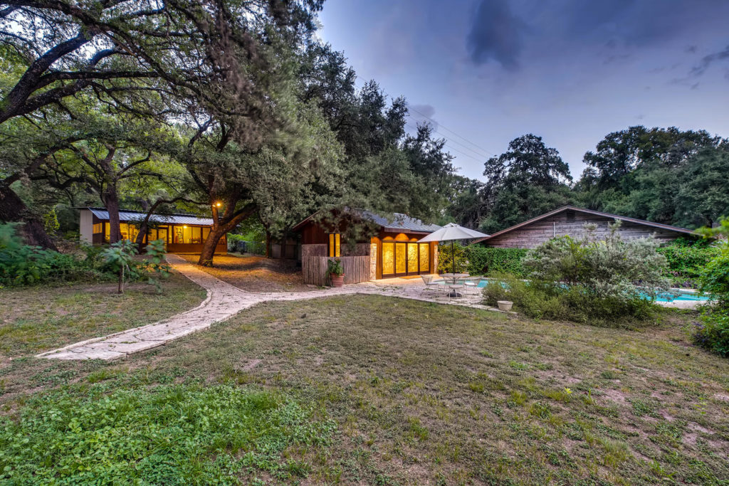 real_estate_enchanted_cabin_virtuance_1