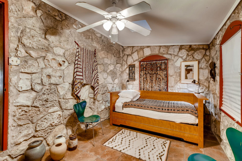 real_estate_enchanted_cabin_virtuance_1