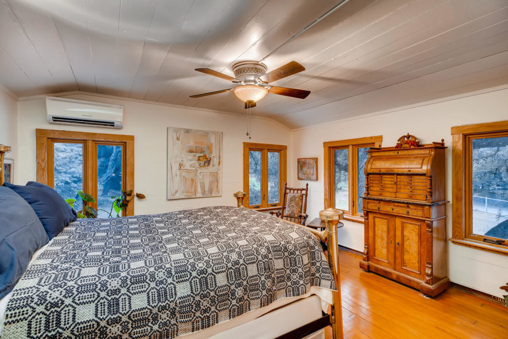 real_estate_enchanted_cabin_virtuance_1