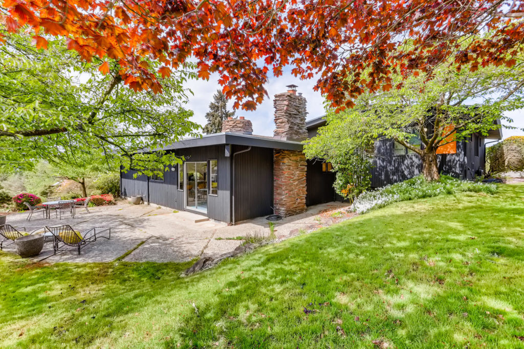 Mid-century modern home in Seattle