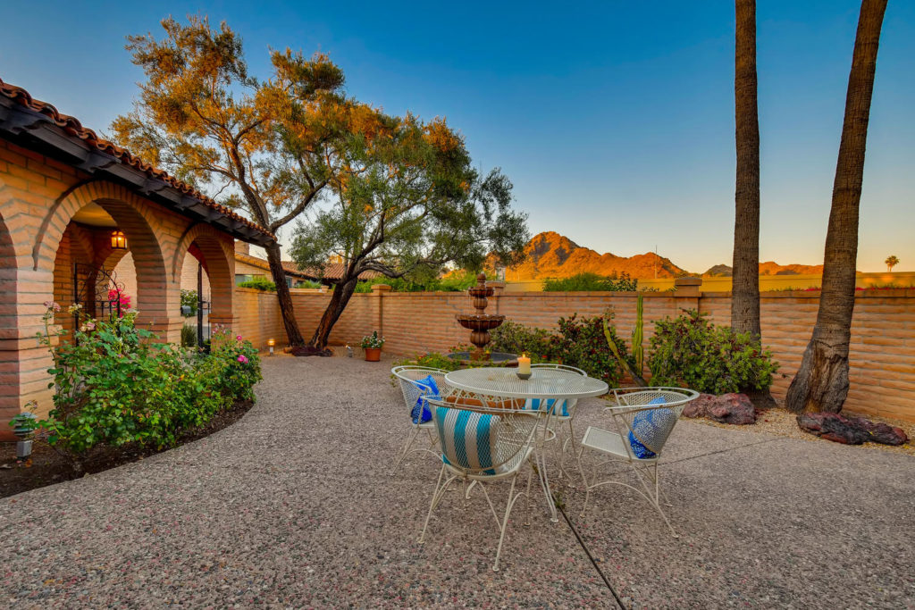 Courtyard in phoenix with view of mountain