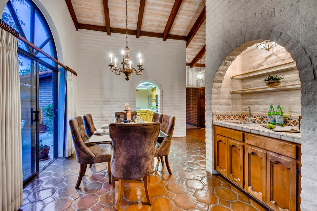 Dining room with wood beams in phoenix