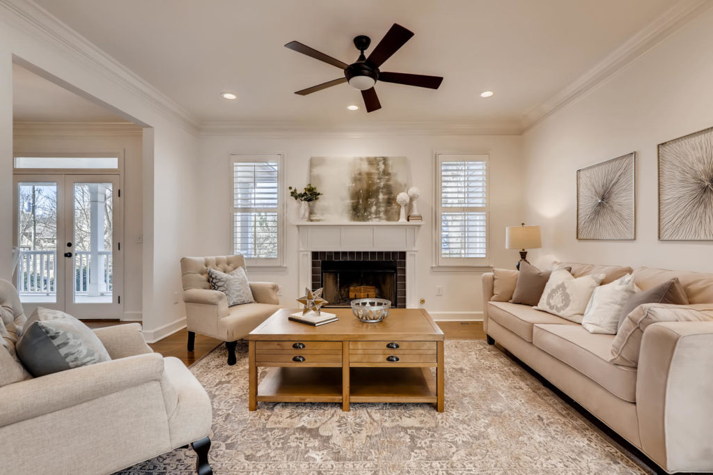 Living room in Atlanta real estate home