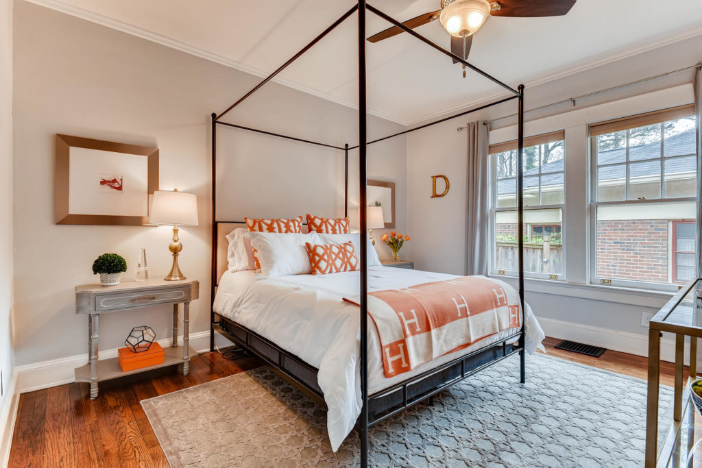 Bedroom in Atlanta - Canopy bed