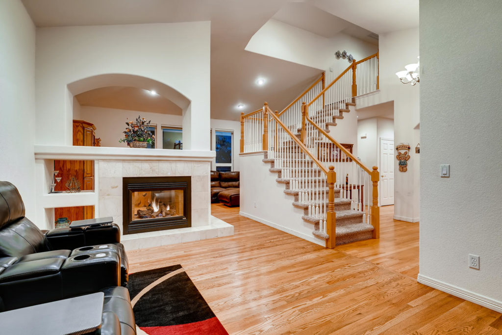 Livingroom with fireplace