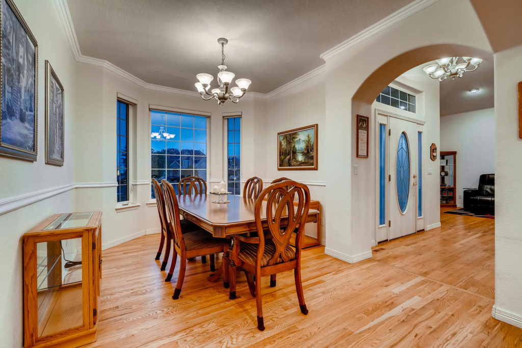 Dining room with arched doorway