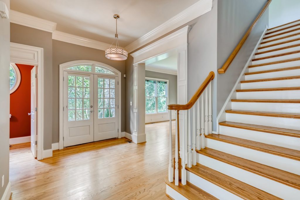 Foyer in Decatur GA - real estate image