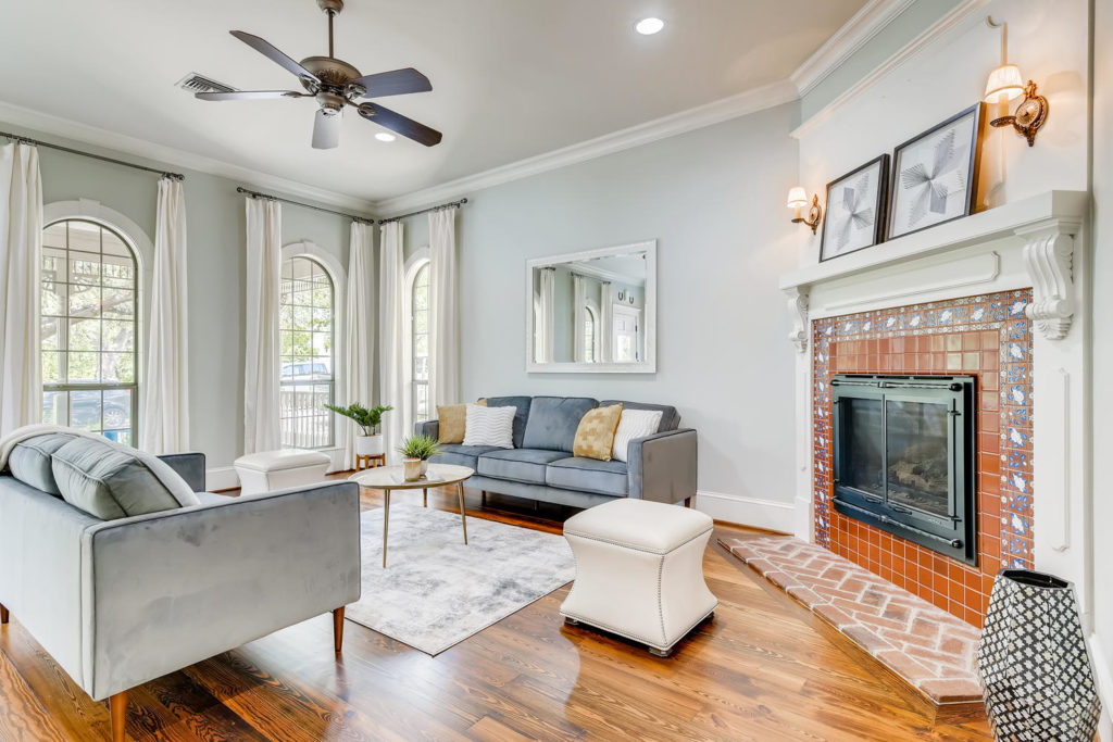 charming living room in Austin tx - real estate image