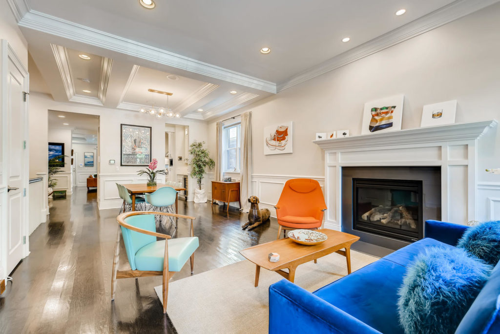 Colorful living room - Chicago - real estate image