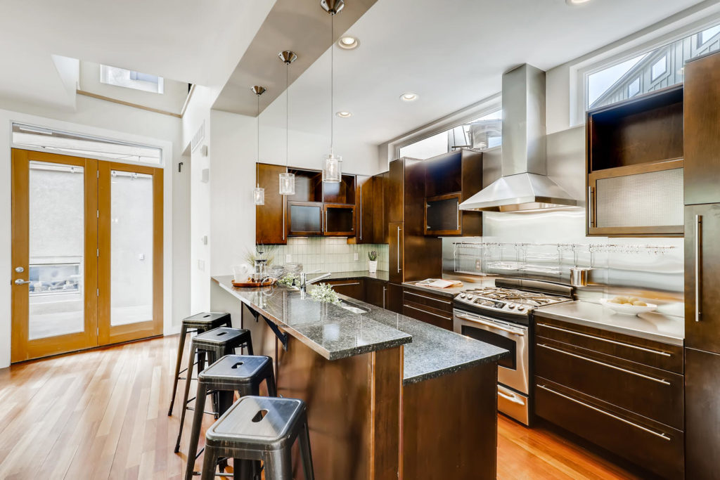real estate photography - kitchen with island