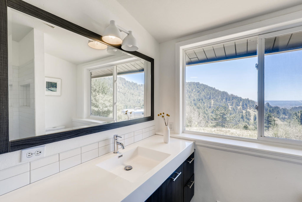 real estate photography - bathroom in boulder