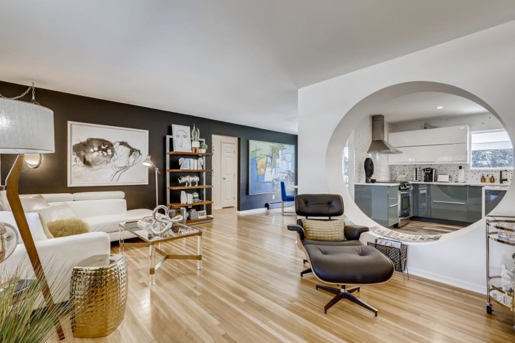 Cool apartment with wall - Virtuance